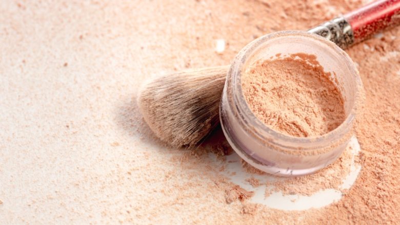 3 Smart Tips And Tricks Of Apply Natural Powder Foundation Like A Pro Makeup Artist